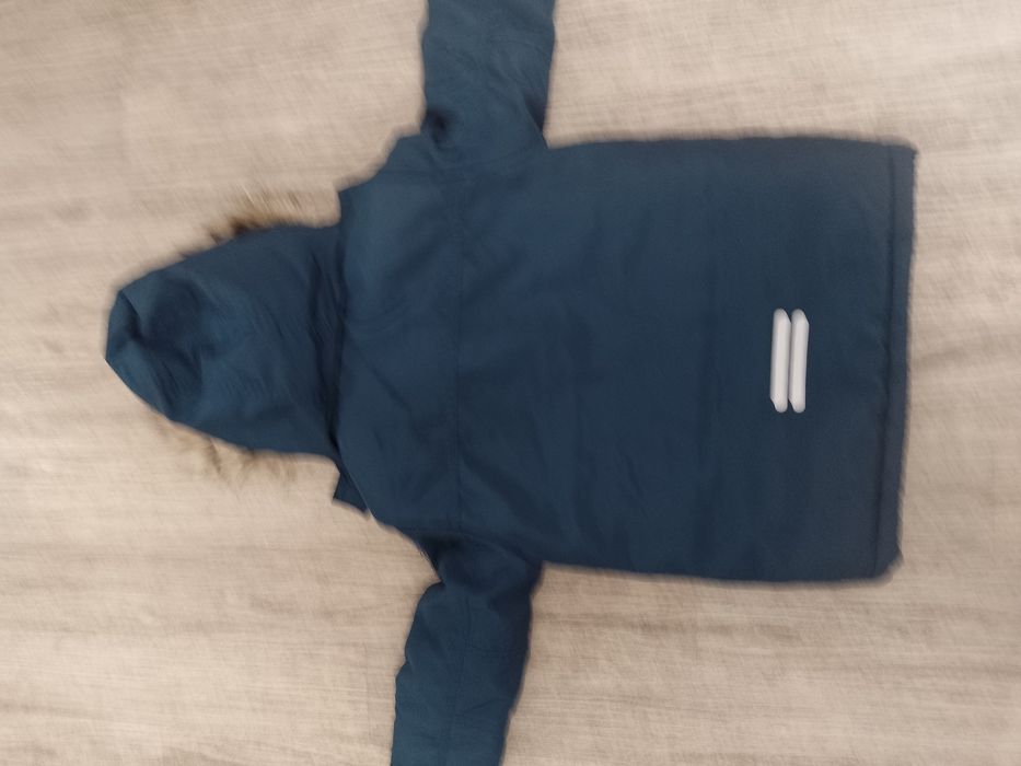 Sprzedam zimową kurtkę z kapturem dla dziecka rozmiar 104 cm firmy H&M