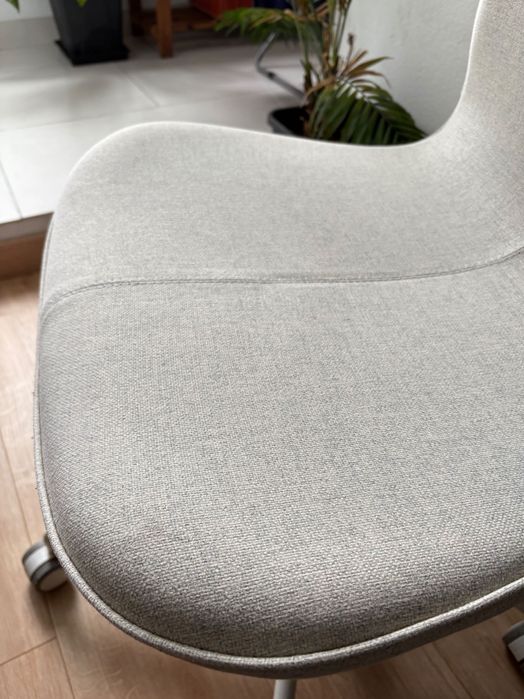 Cadeira de escritório bege\branca