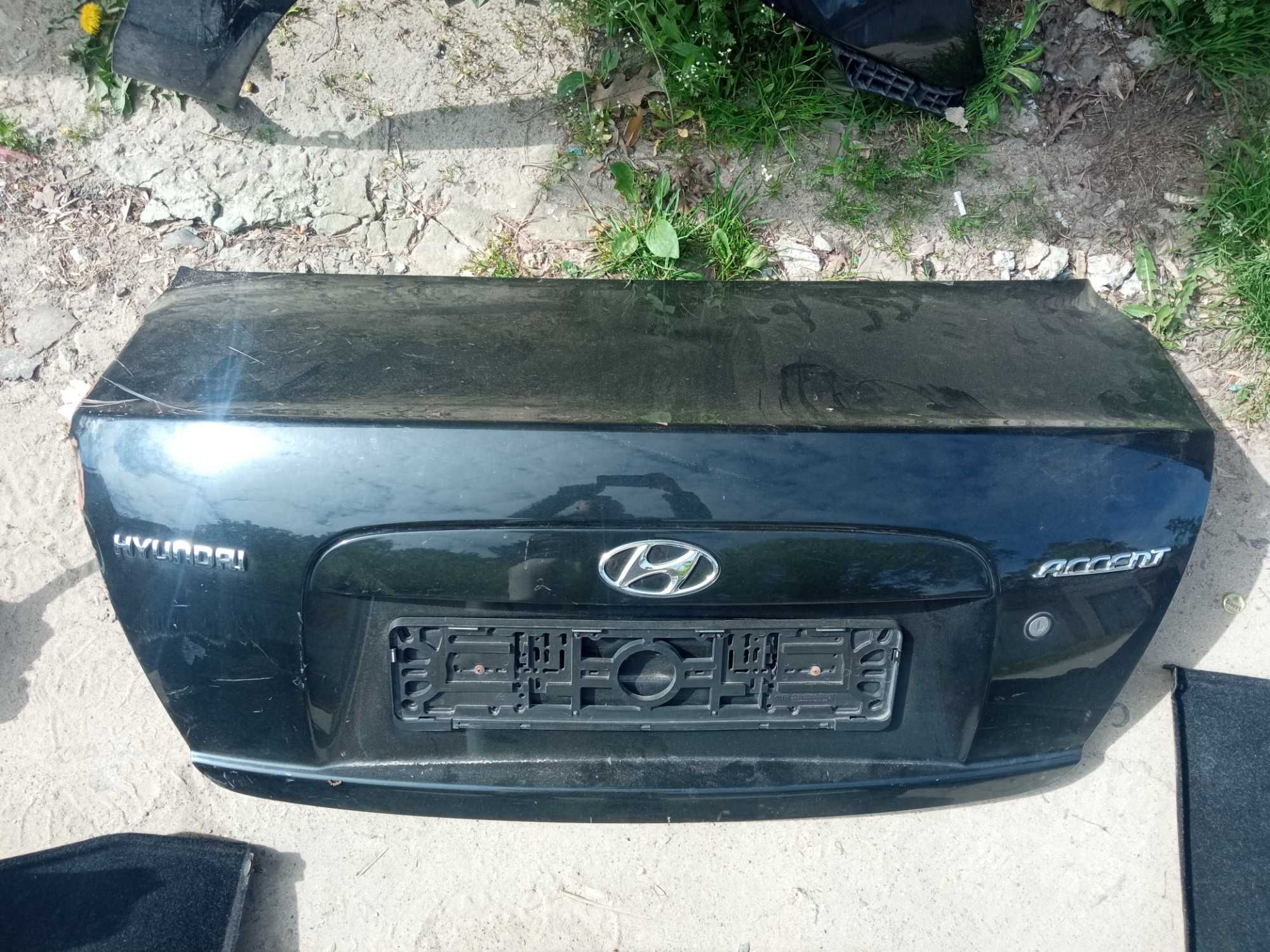 Крышка багажника Hyundai Accent 2006-2010 чёрная ляда