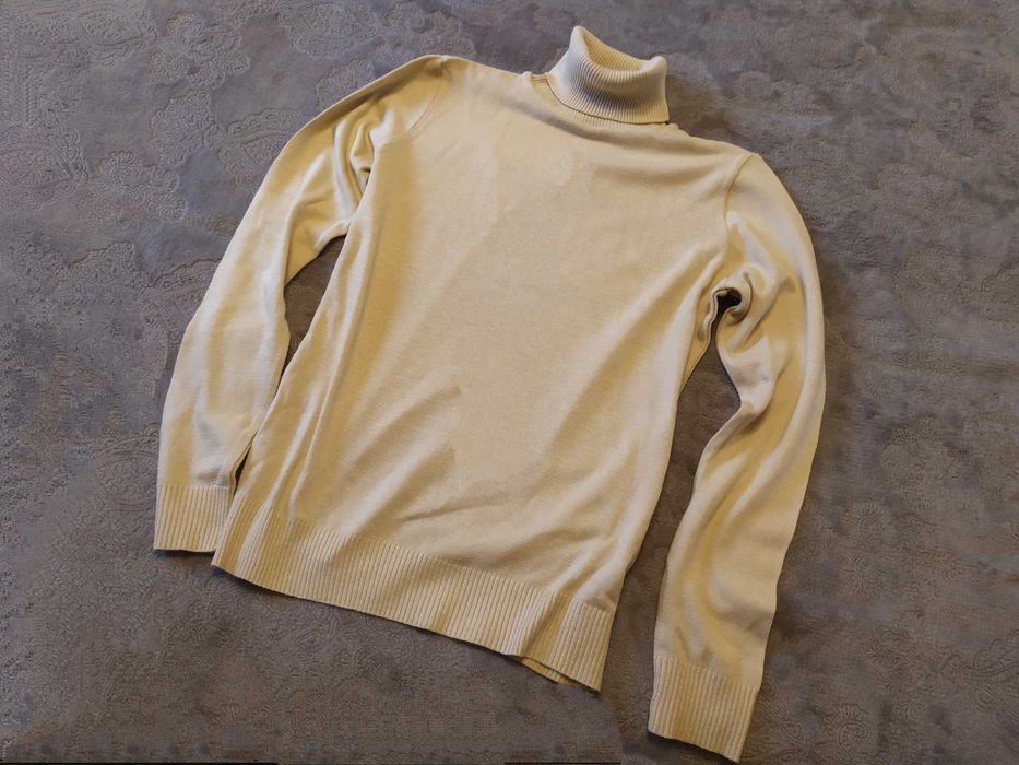 Akrylowy sweter damski golf L Kamos beżowy cielisty klasyczny jak nowy