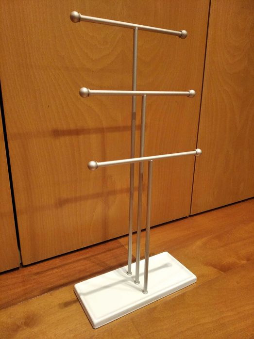 Organizador / expositor de jóias Umbra - colares, pulseiras, anéis...