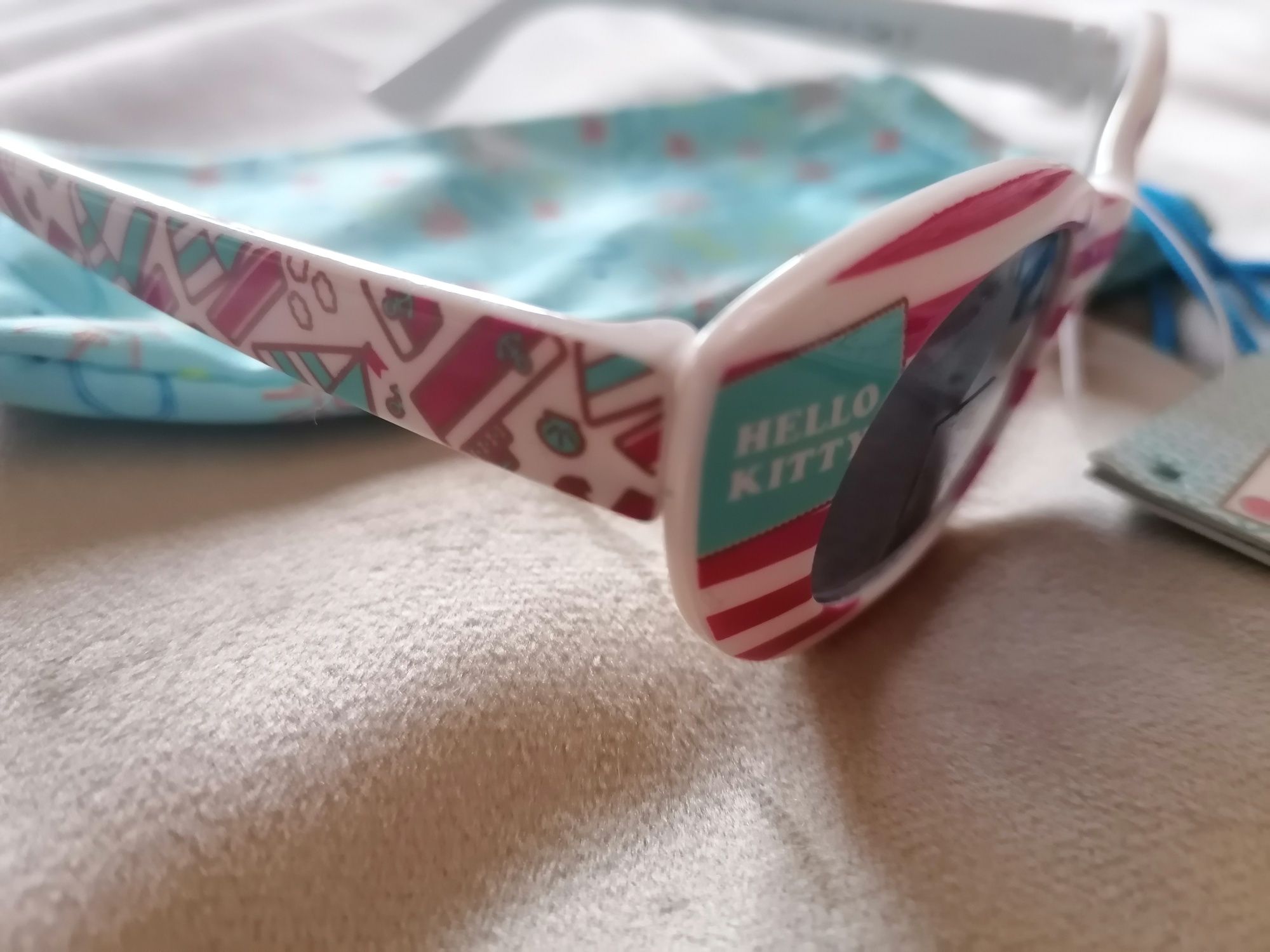 Óculos de Criança "Hello Kitty" (Novos com etiqueta)