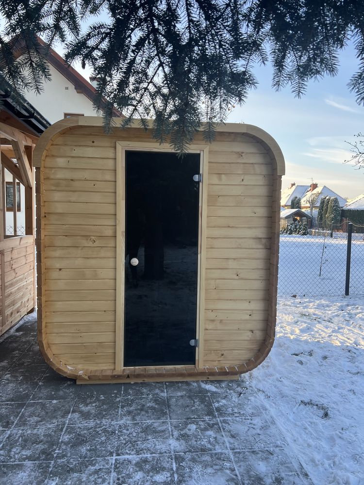 sauna ogrodowa z gankiem