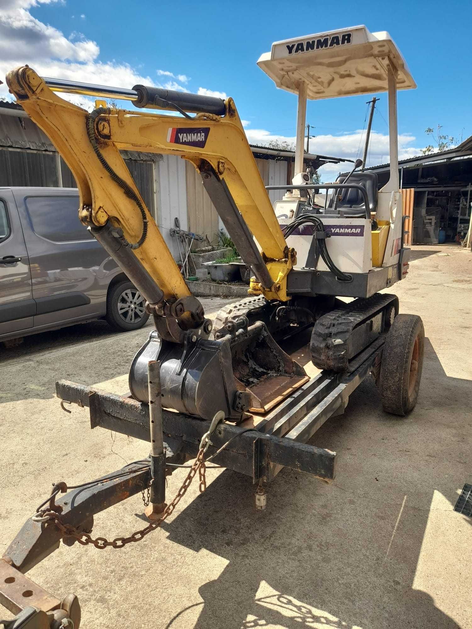 Mini Giratória YANMAR B17