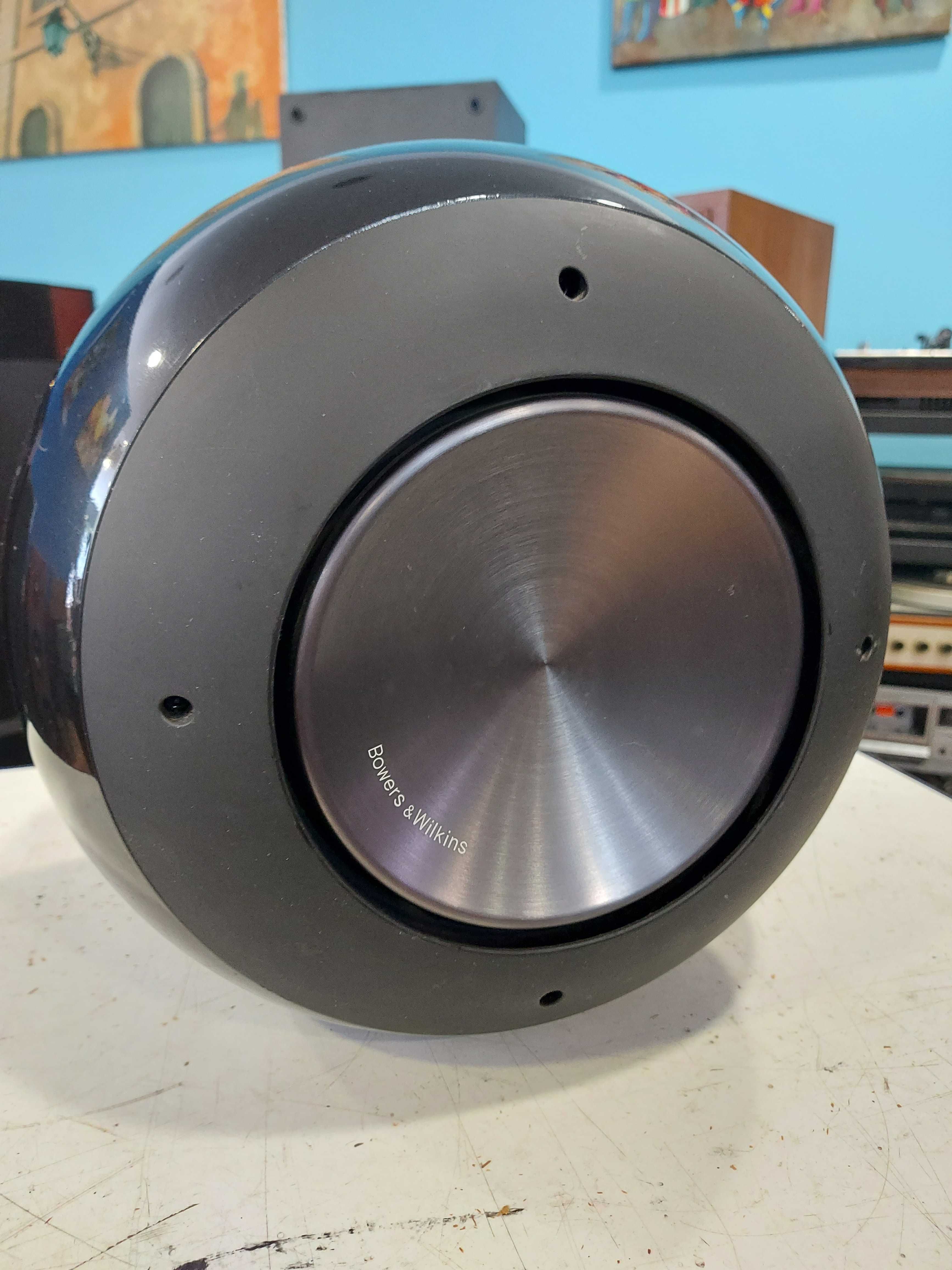 Subwoofer B&W PV-1 – Potência e Elegância em Graves