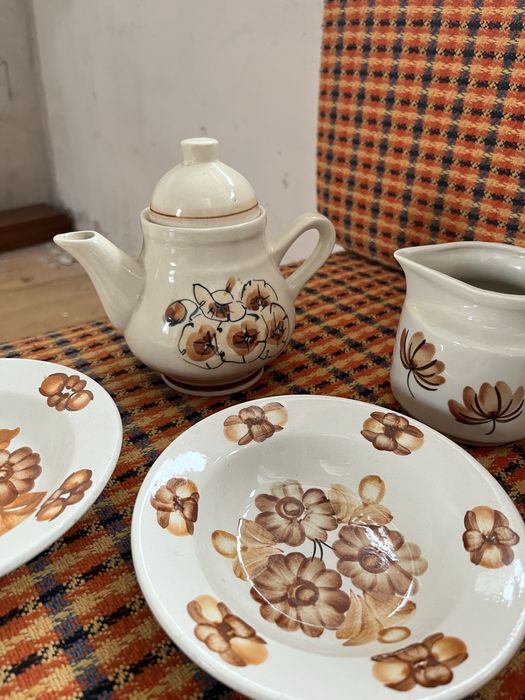 Zestaw dzbanek mlecznik talerzyki