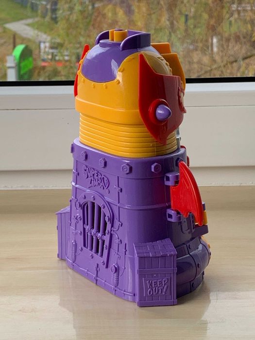 Baza super zings więzienie Super Zings Tower