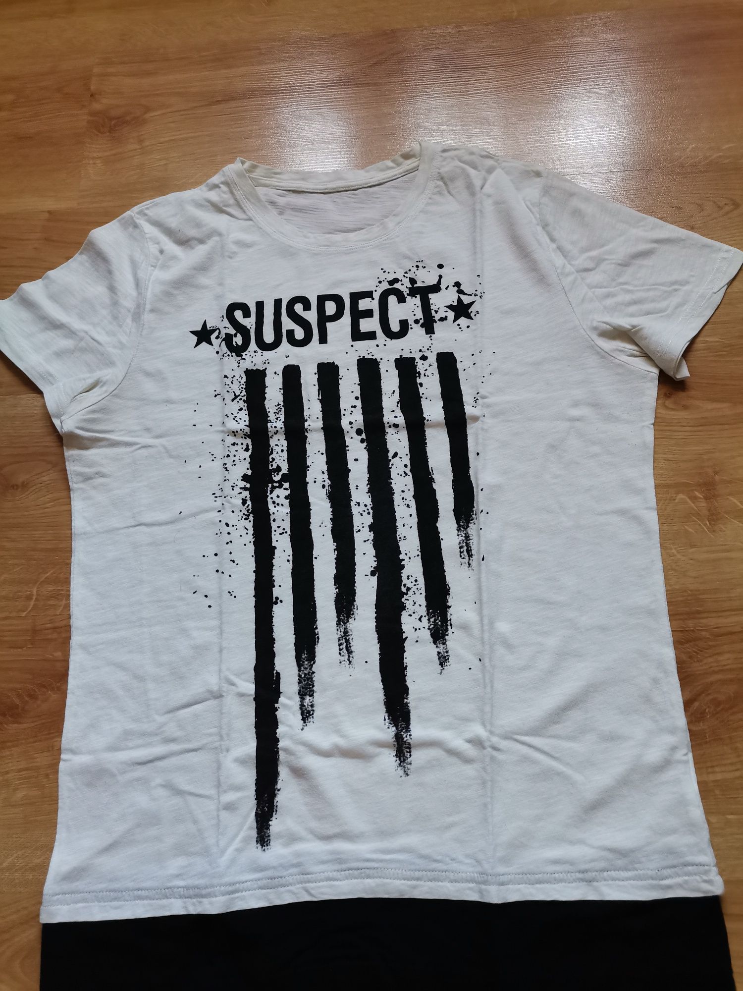 Koszulka z nadrukiem Suspect