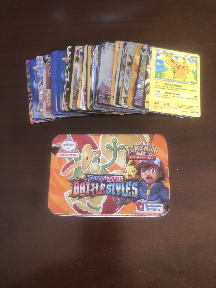 Uma caixa com pokemon