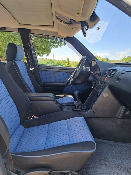 Vendo Mercedes Benz  C220 diesel em bom estado geralm