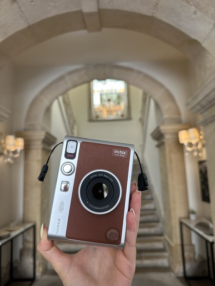 Máquina Fotográfica Instantânea Fujifilm Instax Mini Evo Castanha