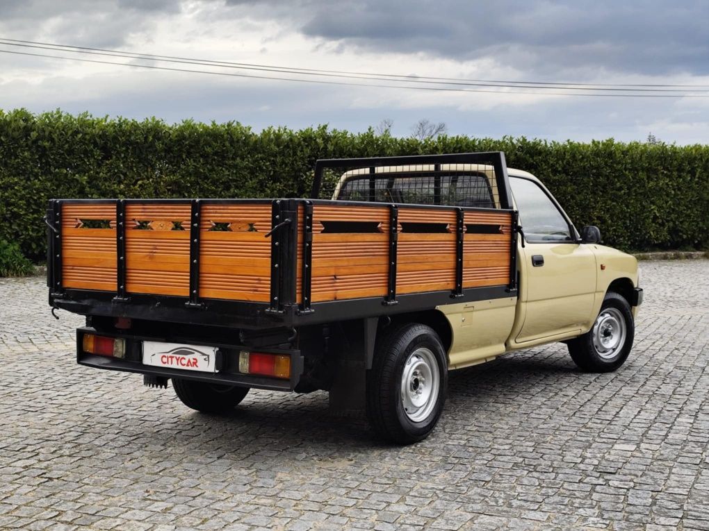 Toyota Hilux 2.4D 4x2 Direção Assistida