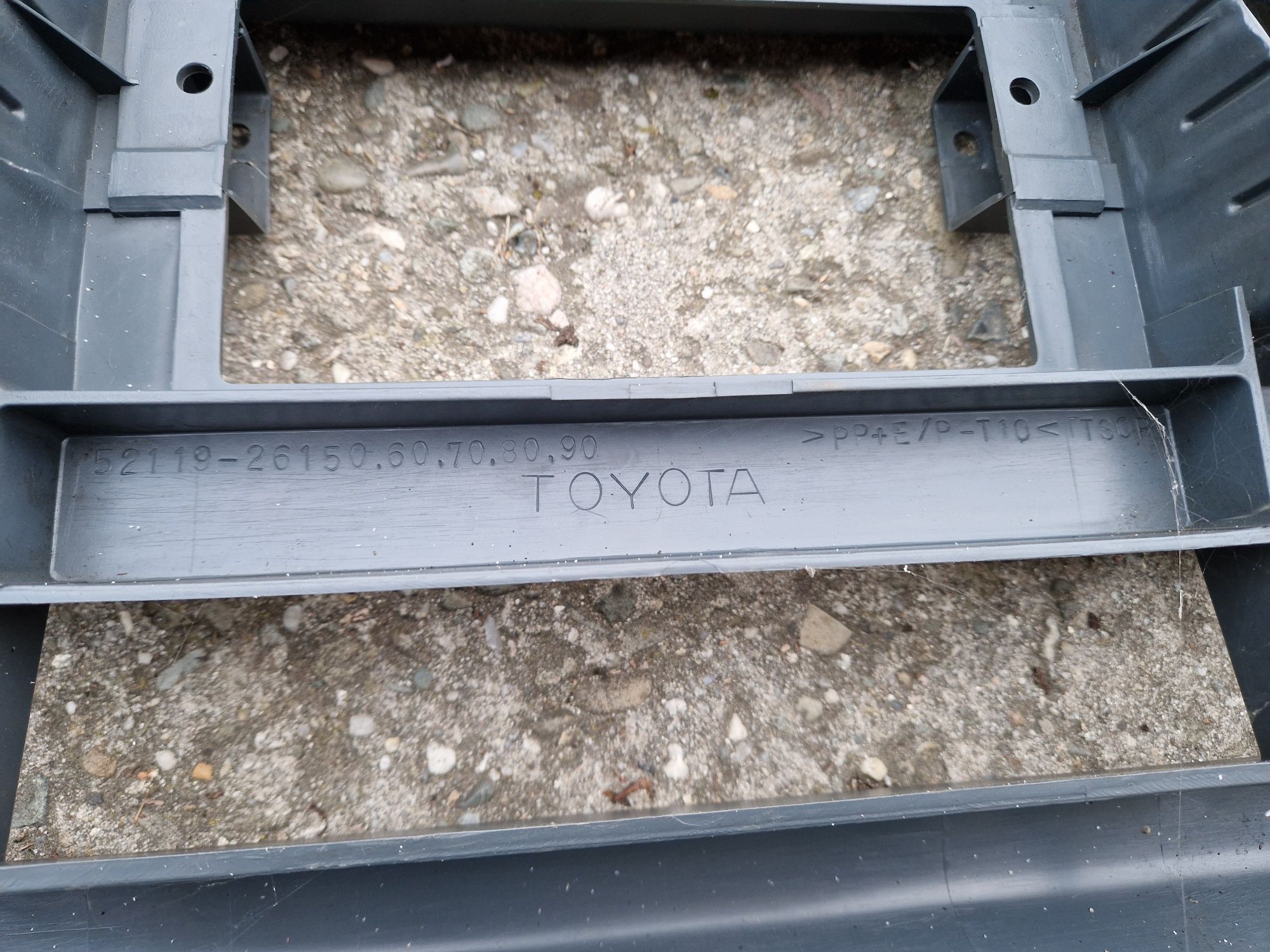 Zderzak przód Toyota Hiace 95-06