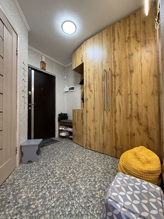 Продам 1 к квартиру в центрі ( район 5/5)