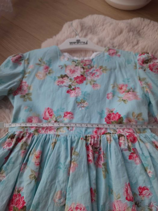 Продам сукню для дівчинки.