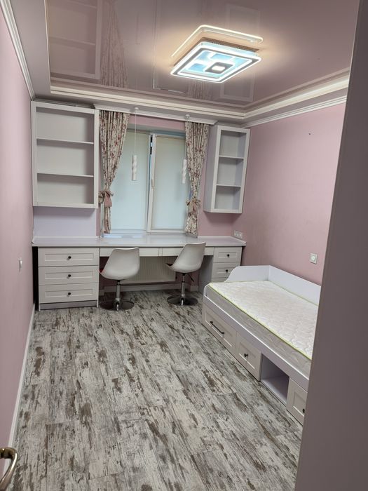 Продам 4 кімнатну простору квартиру