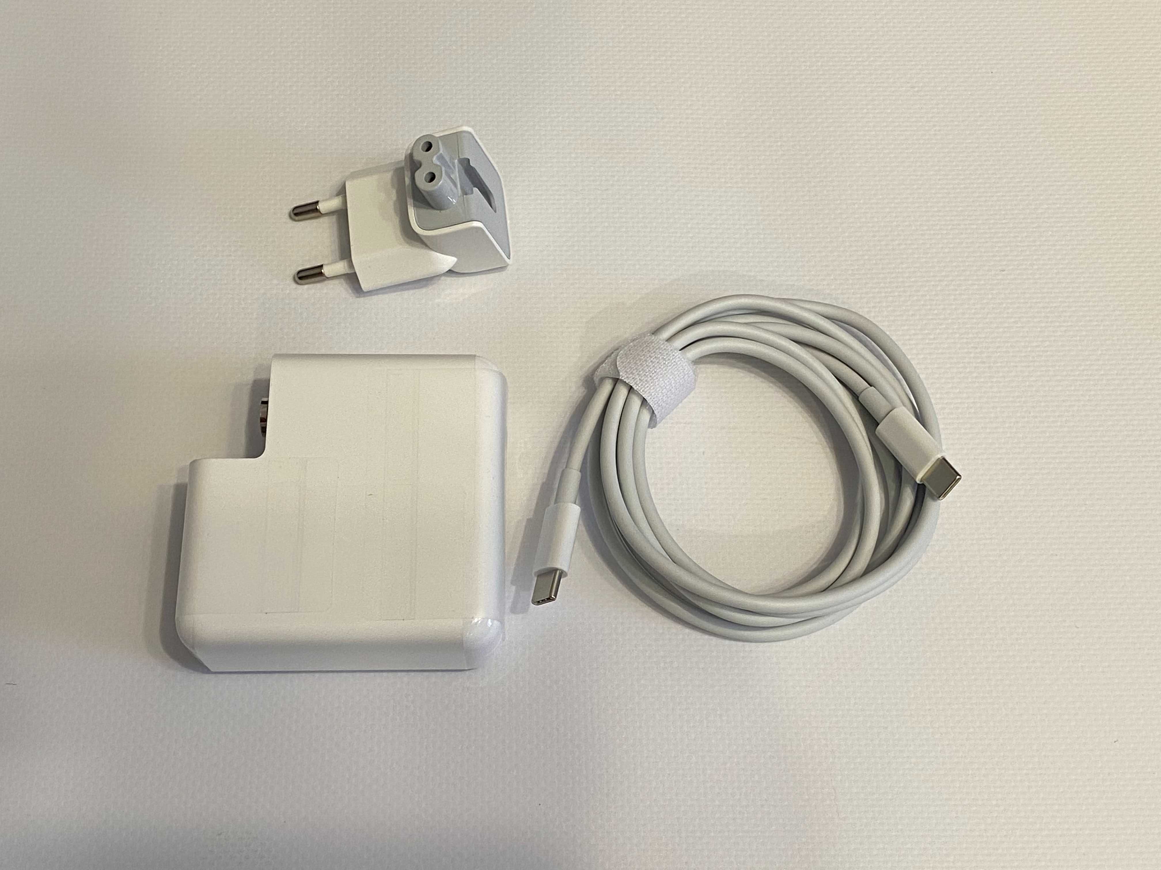 Блок живлення для MacBook Apple 20.3V 3A, 9V 3A, 5.2V 2.4A 61W USB-C