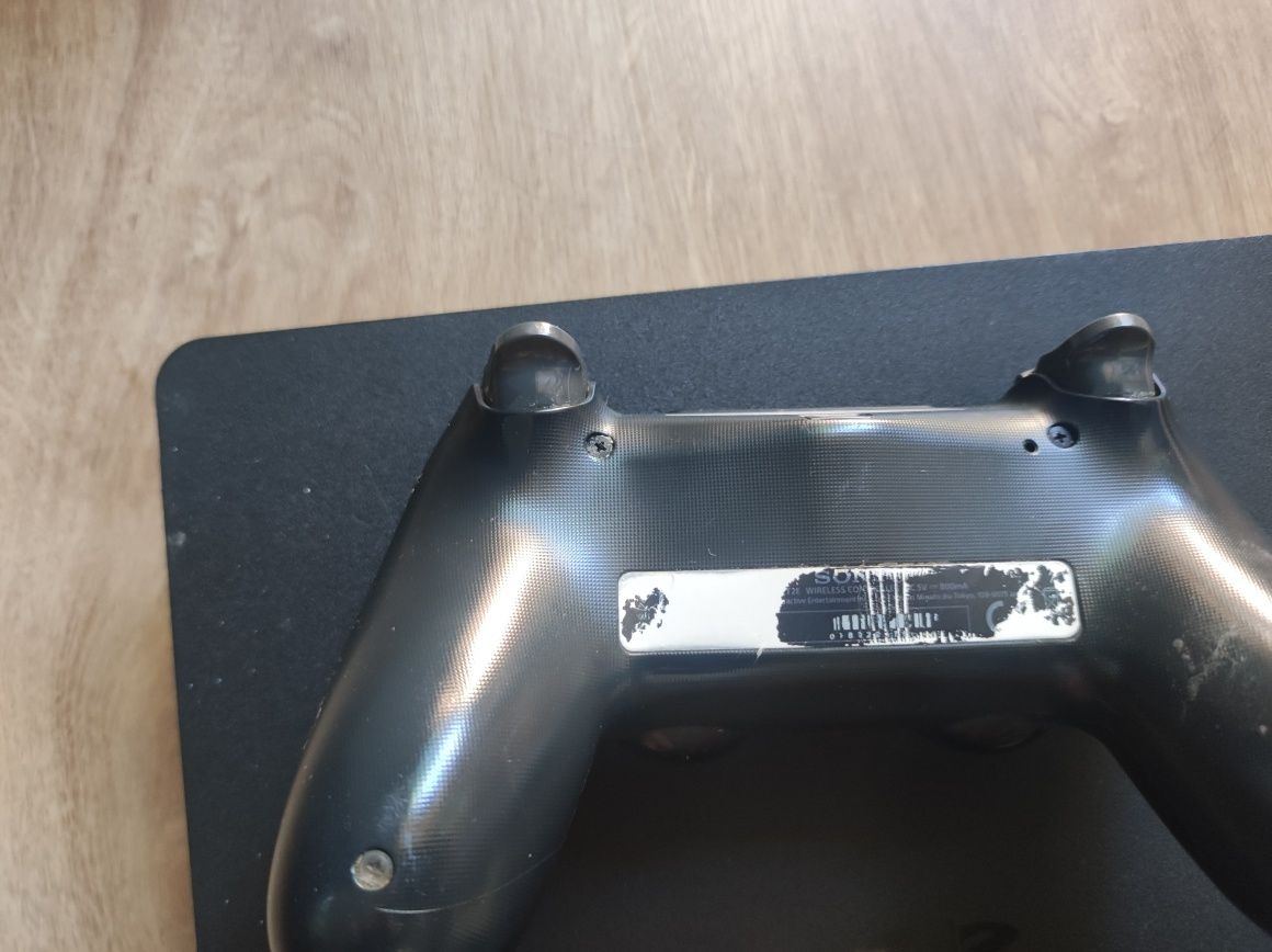 Ps 4 1 TB dwa pady i stacja ładująca