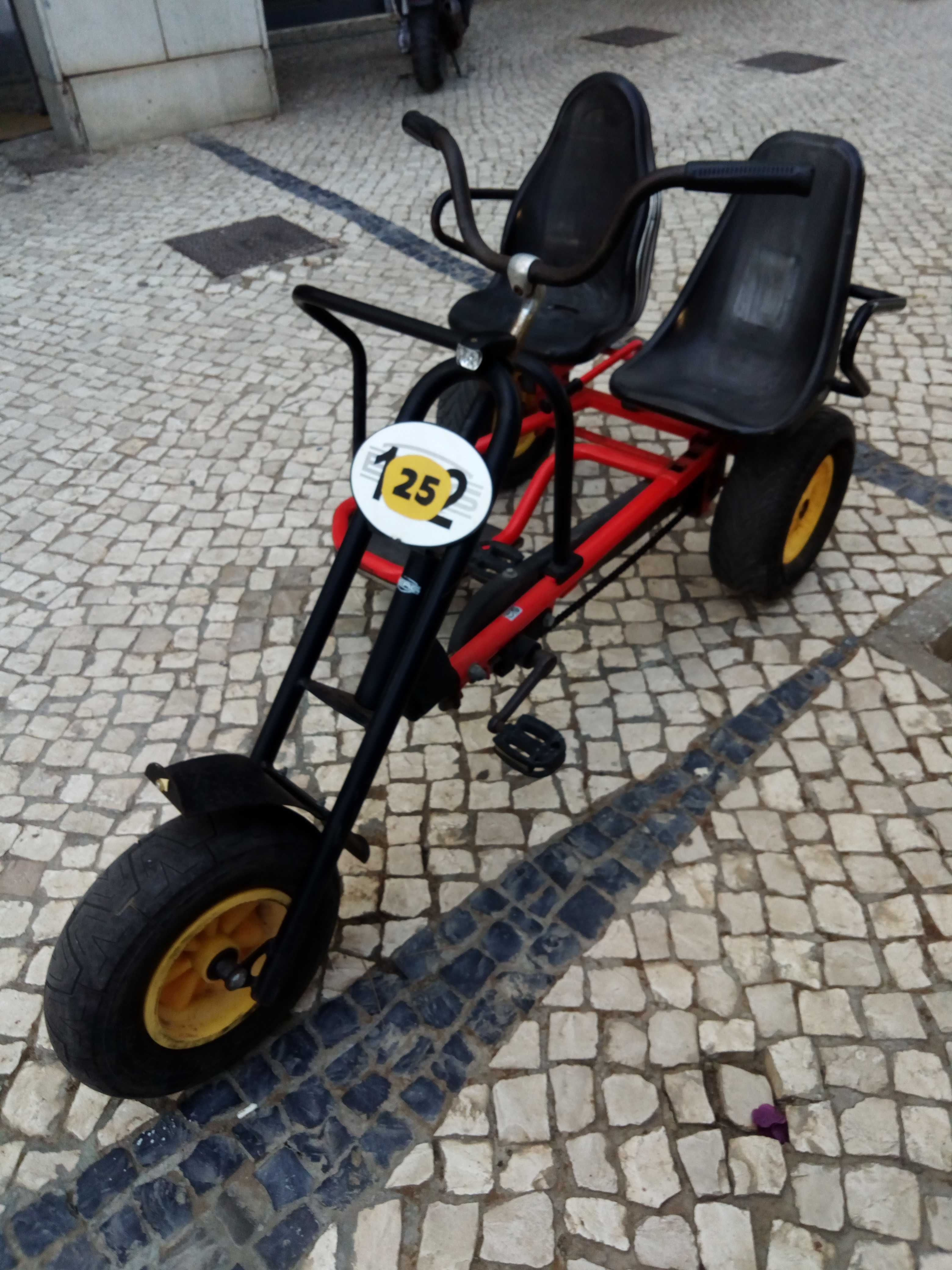 Carrinho a pedal