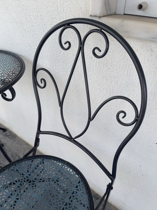 Conjunto mesa com cadeiras em ferro para terraco