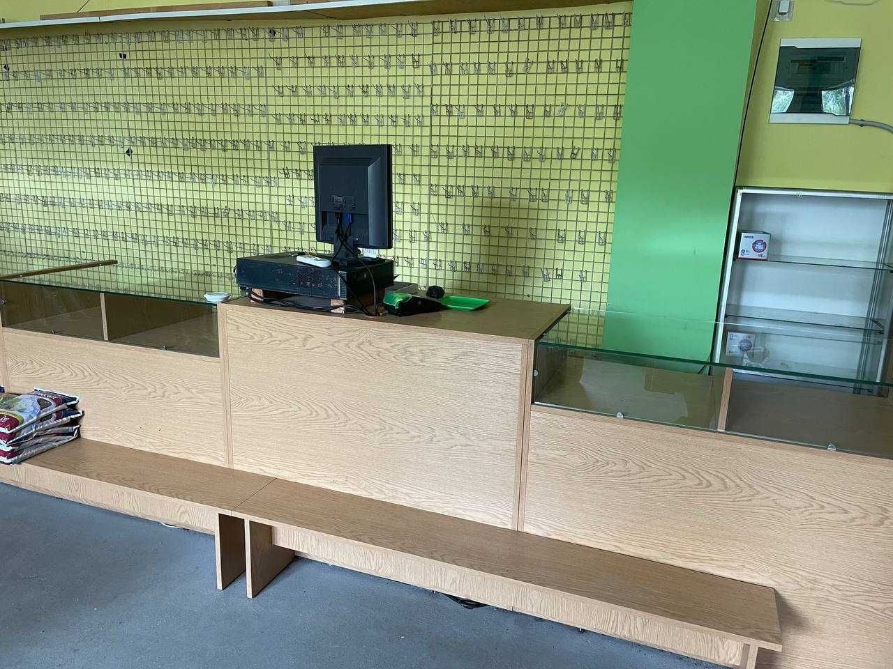 Терміново! Меблі для магазину: вітрини, стелажі, столи- все разом!