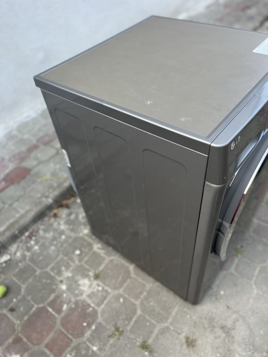 Прально-сушильна машина LG 9/6 кг