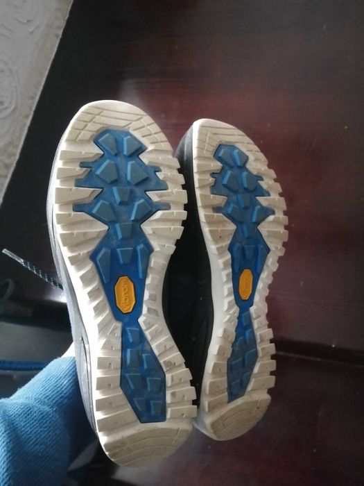 Трекінгові кросівки