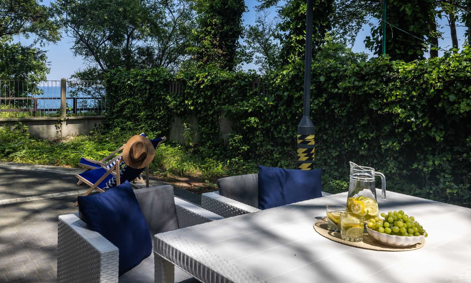 2-pokojowy apartament z widokiem na morze i ogródkiem, 100m od plaży