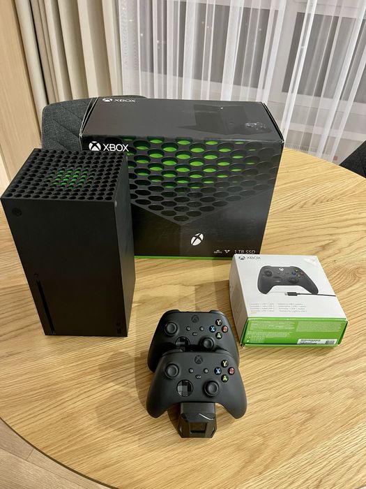 Консоль XBOX X 1 TB + 2 геймпада, Gamepass Ultimate