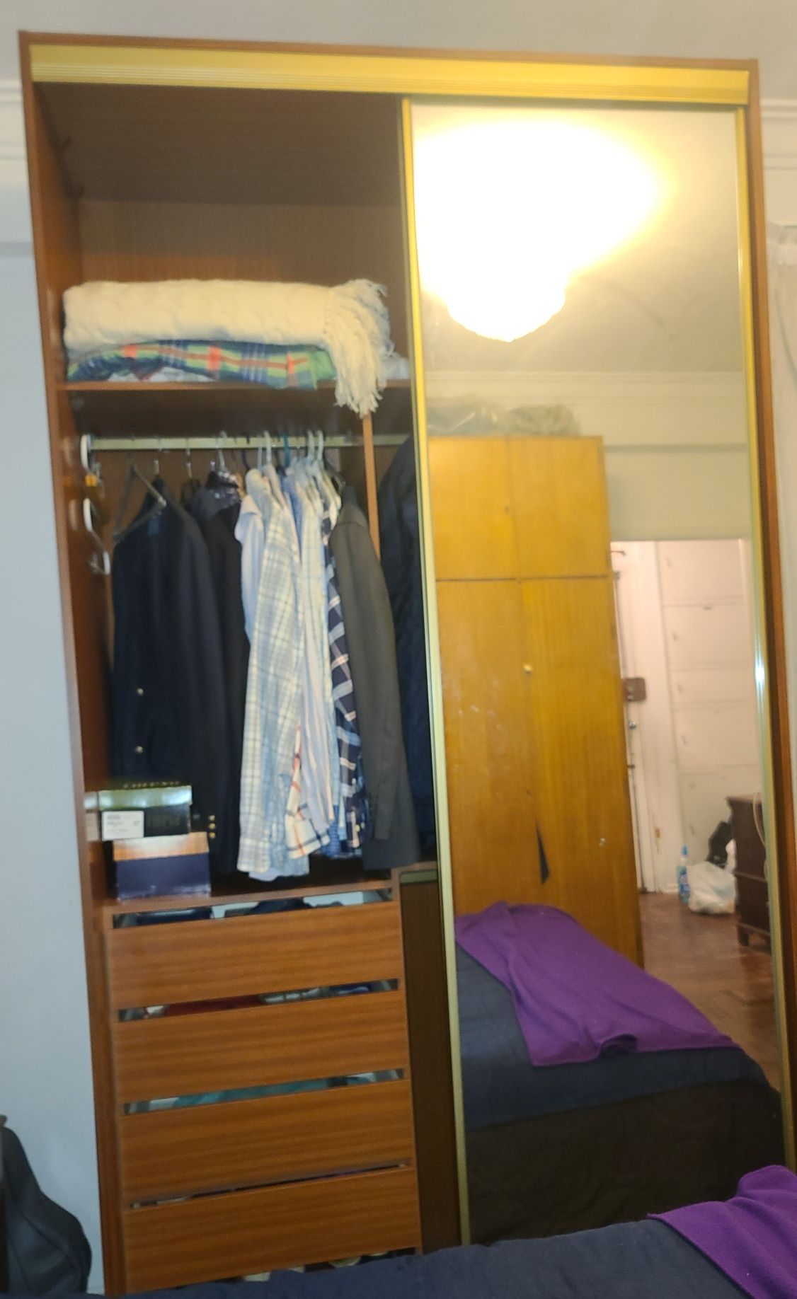 Roupeiro c/ Espelhos nas portas 200€