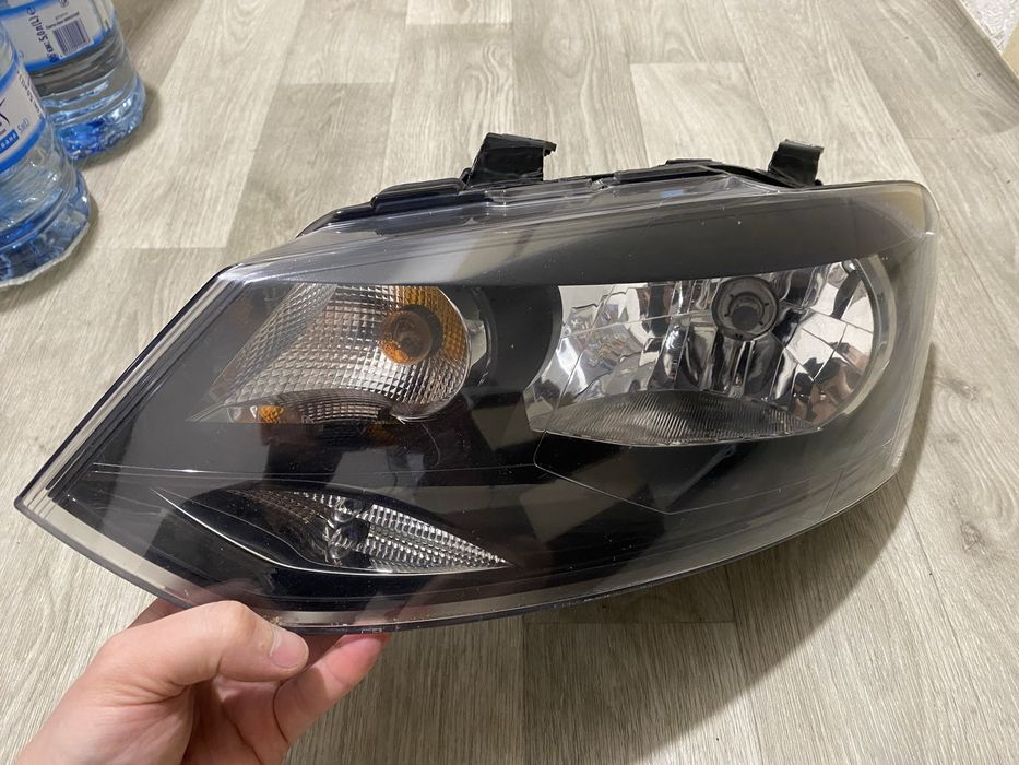 Ліва передня фара Volkswagen Polo