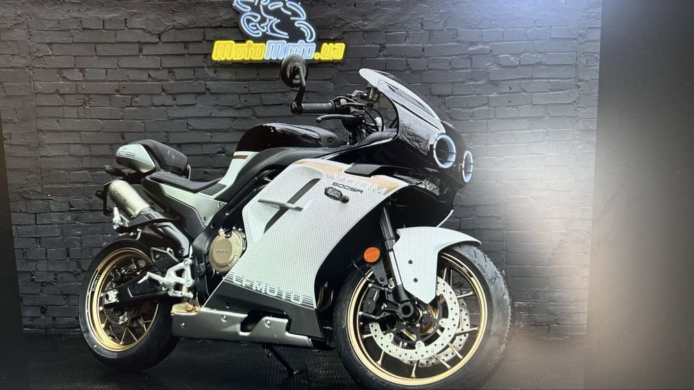 Мотоцикл CFMOTO 675SR-R