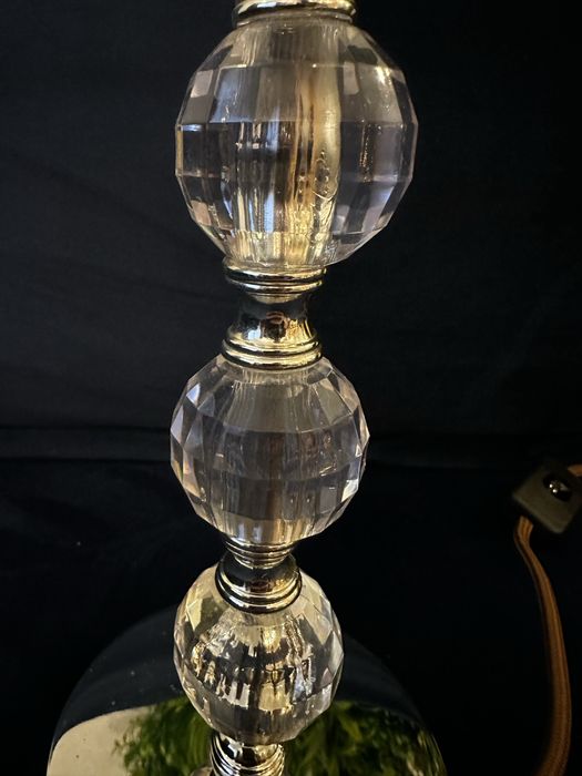 Lampka nocna bez klosza