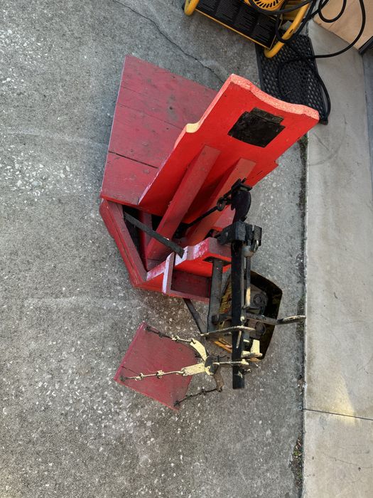 Balança decimal antiga com respectivos pesos