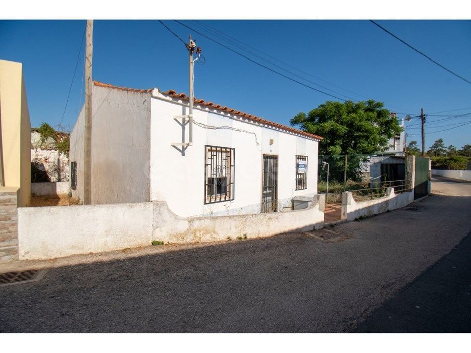 Moradia para recuperar ou reconstruir em terreno urbano 590m2 + 926...