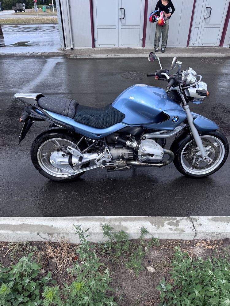 BMW r1150r.