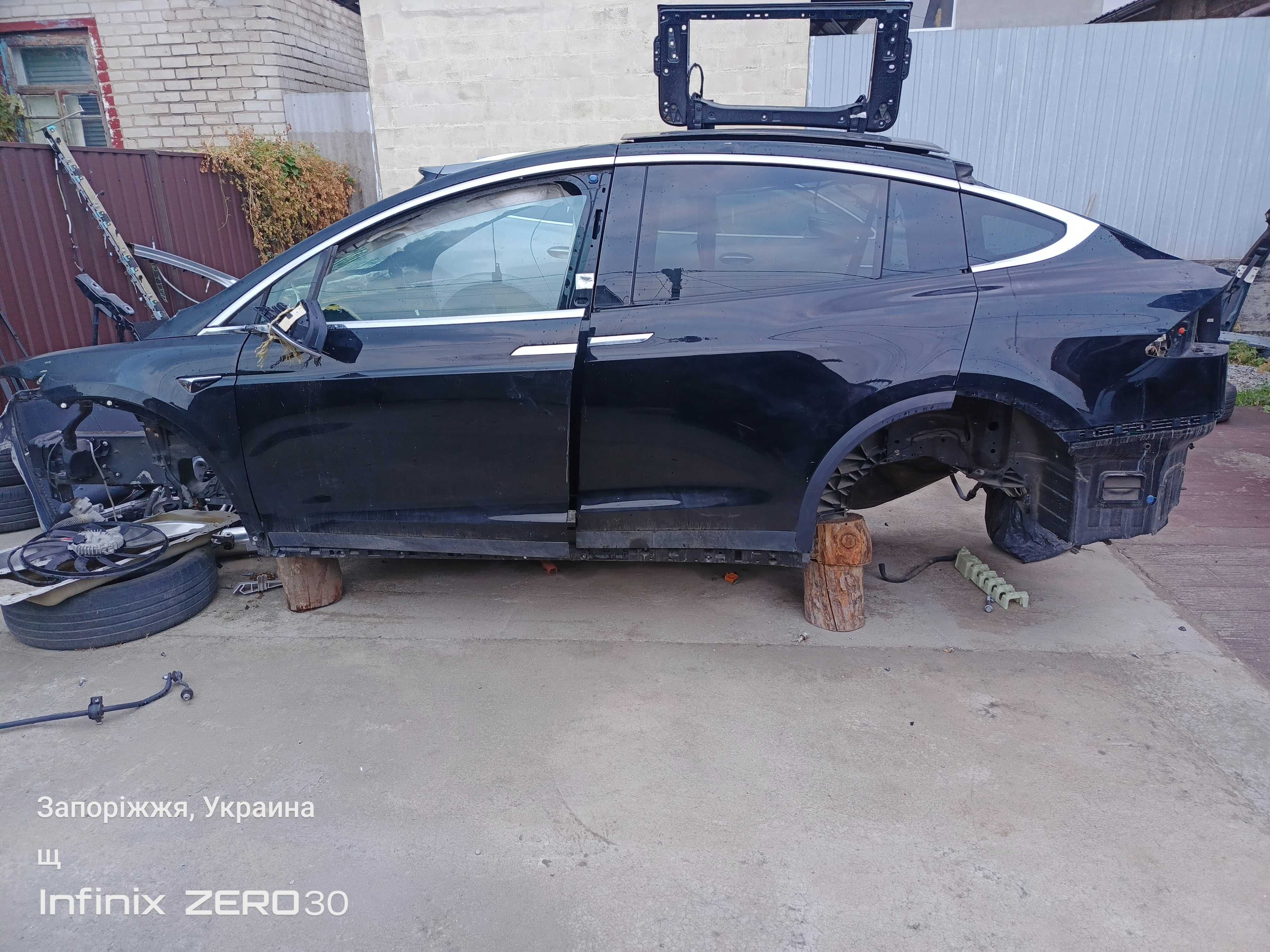 Tesla x 2020 четверть левая