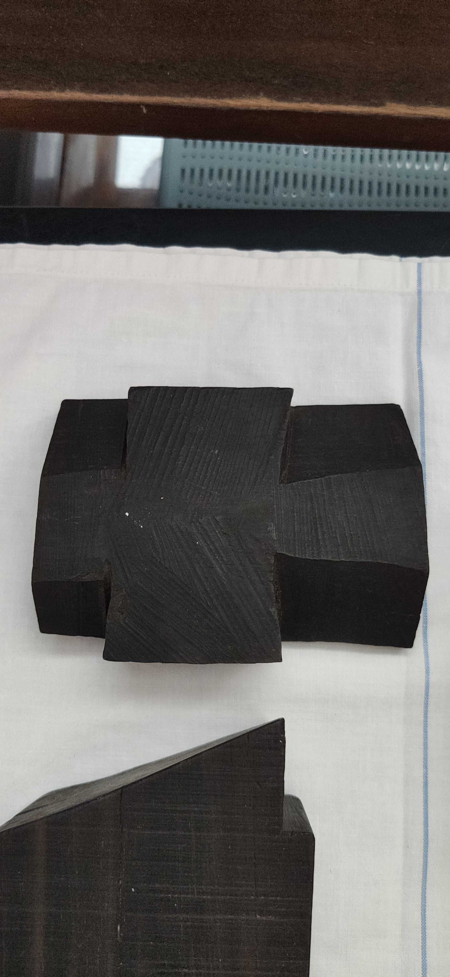 Drewno Hebanowe - czarne i ciemny brąz