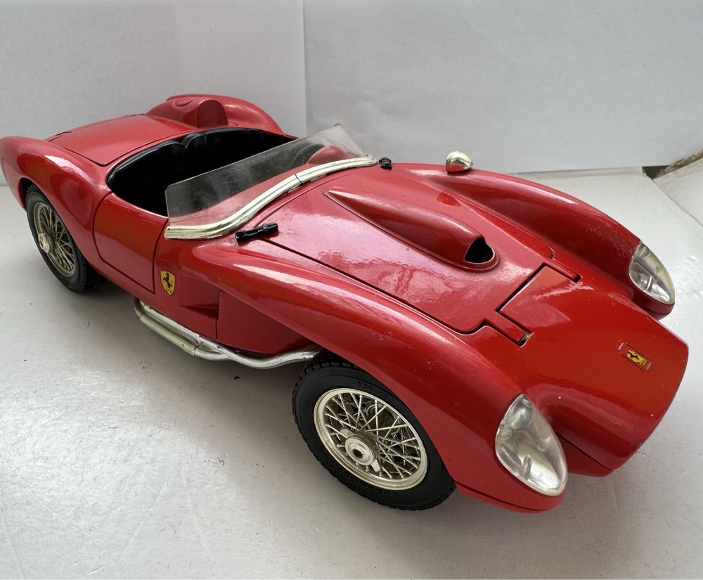 Model samochodu w skali 1:18 Ferrari 250 Testa Rossa Bburago Burago