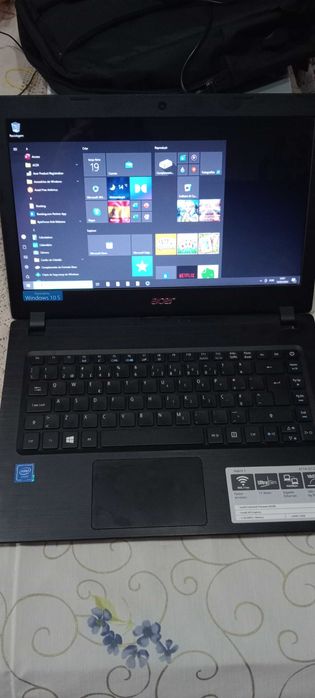 Portátil marca Acer, como novo.