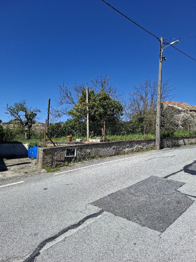 Moradia familiar, com café e loja comercial