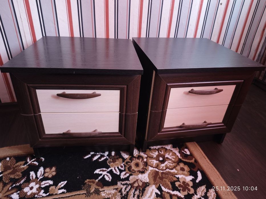 Прикроватні тумбочки