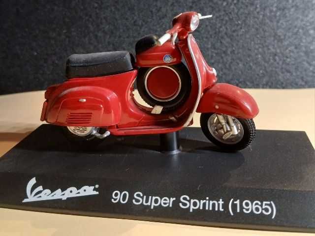 VESPA - Colecção Completa (40) VESPA / PIAGGIO Escala 1:18 + Móvel