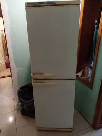 Холодильник стинол, работает только холодильная камера.