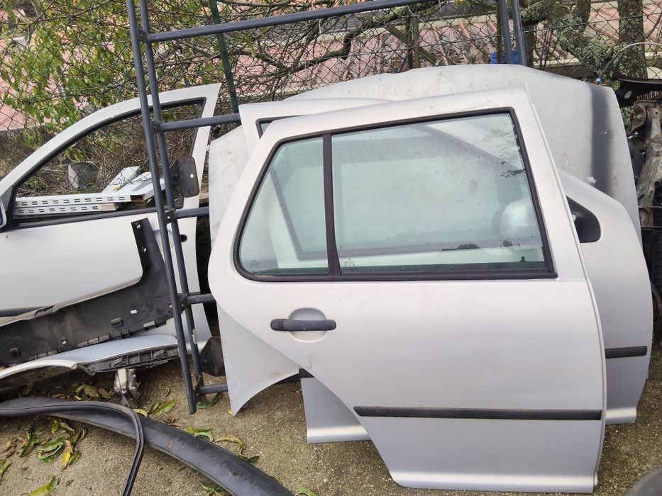 Porta luvas golf 4 e forras da mala e plásticos interiores