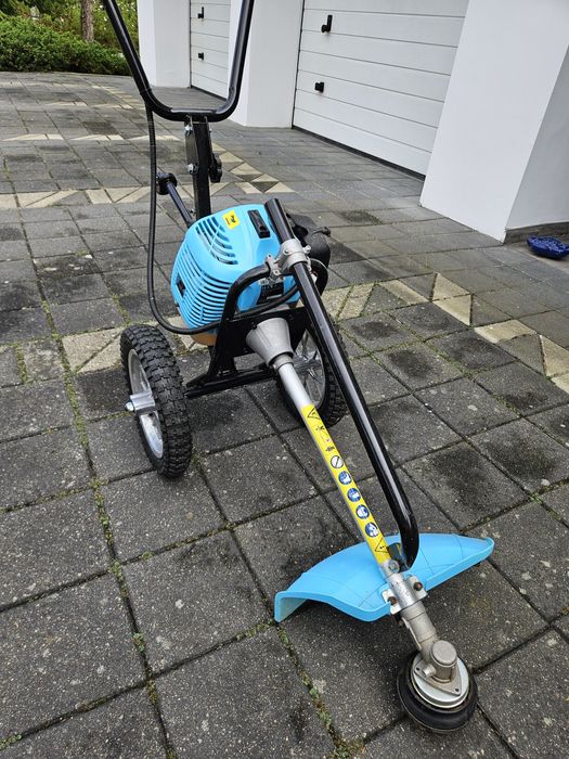 Podkaszarka spalinowa na kołach