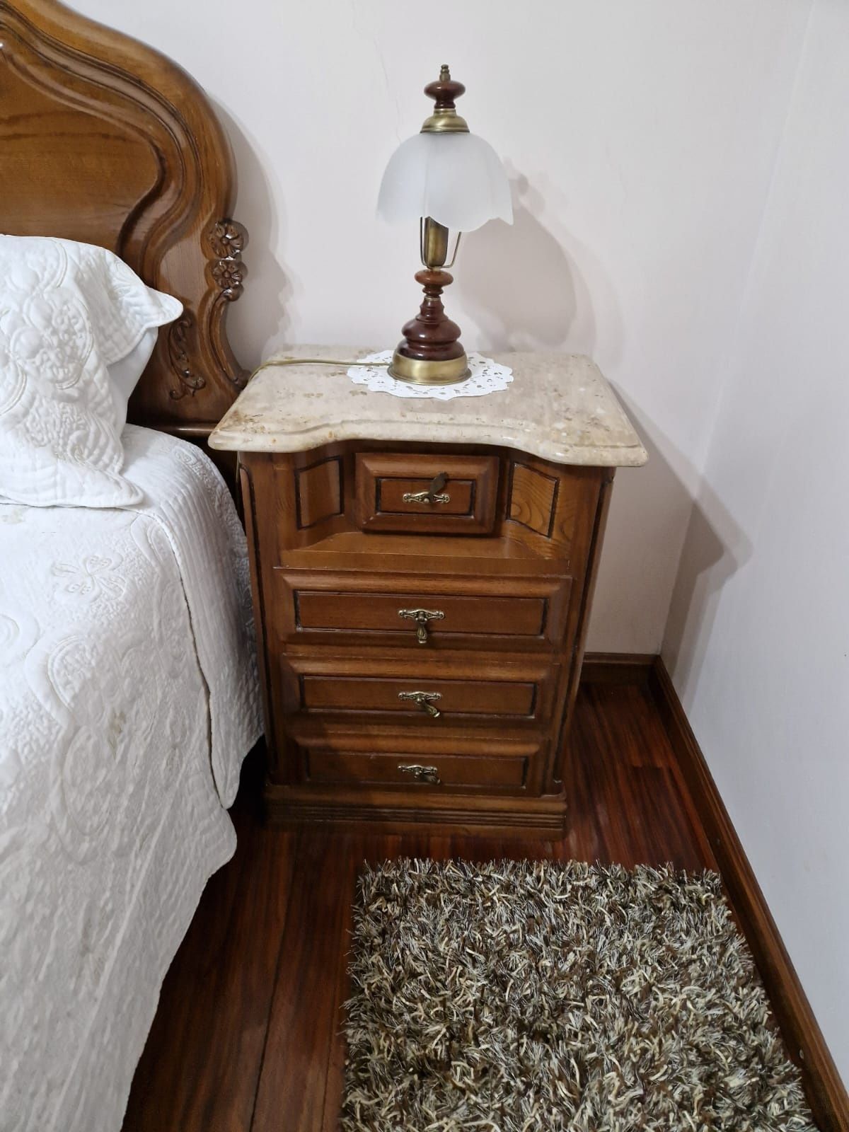 Quarto completo de madeira maciça