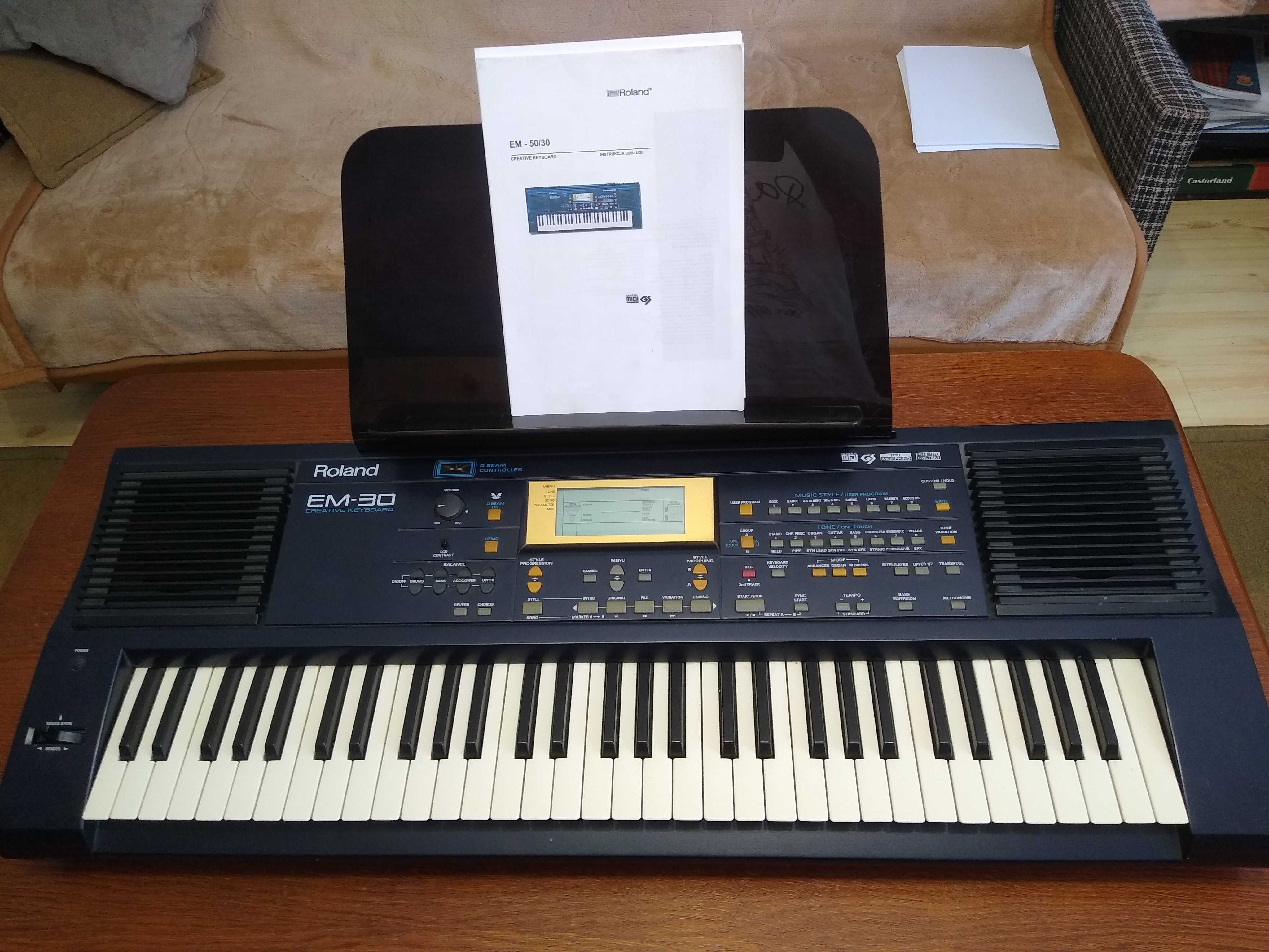 Keyboard Roland EM-30