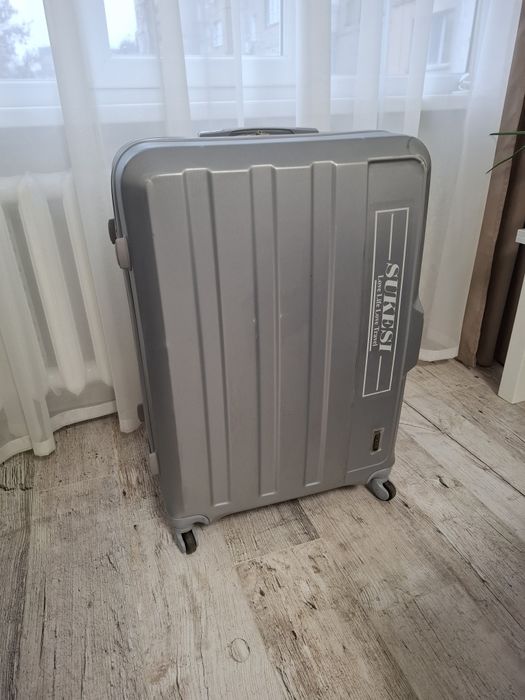 Велика валіза фирма SUKESI