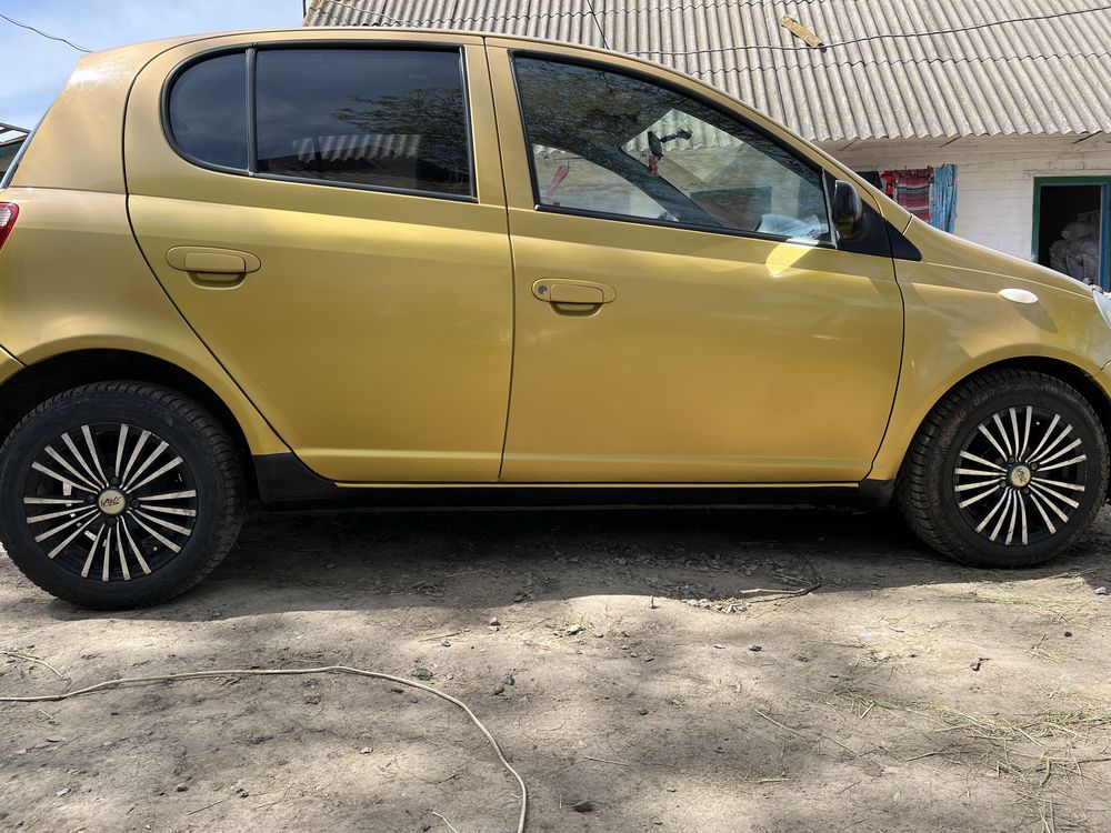 Тойота Яріс Toyota Yaris 1.3